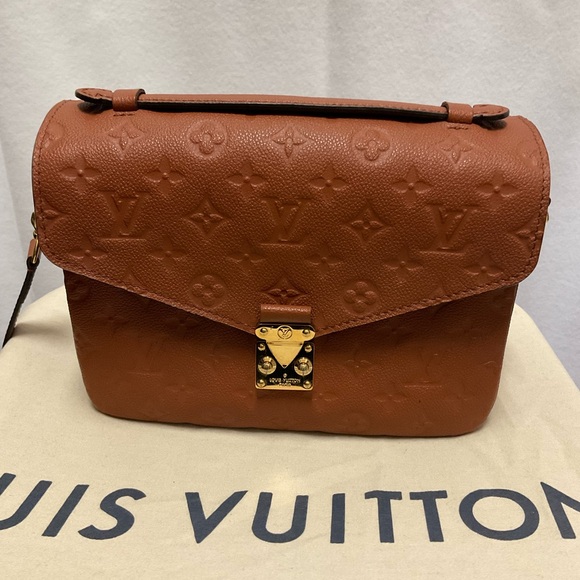 Louis Vuitton Pochette Métis Tan Crossbody Bag - Picture 4 of 16